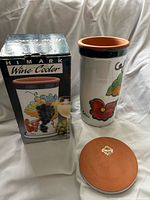 Wine cooler with box and terracotta disk shown