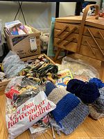 Lot overview with sewing box, yarn, patterns and knitted piece