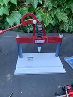 BenchMaster V nailer press on white base
