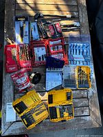 Overview of all drill and driver bit sets on table