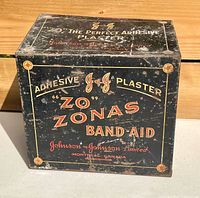 Front of Johnson & Johnson Zo Zonas drawer box showing advertising graphics and wear