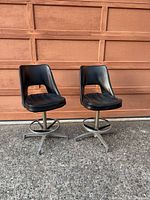 Front view of both swivel chairs