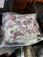 Hydrangea print comforter in zip bag