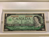 Front of 1967 Bank of Canada one-dollar note showing serial number and design details