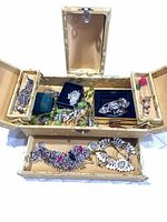 Overall view of open jewellery box showing contents