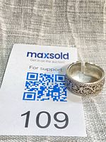 Ring on maxsold card showing weight and open back