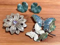 Group view of both brooches and pair earrings