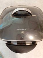 Top view of Presto skillet with glass lid