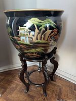 Side view showing full planter artwork on stand