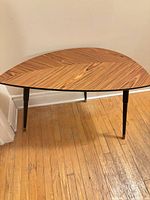 Full table assembled showing leaf shape and legs