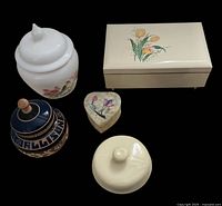 Group shot showing five visible containers and lid