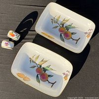 Top view of two Evesham trays and two napkin rings