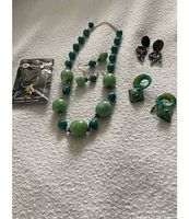 Green/turquoise bead set, two additional earring pairs, packaged pendant
