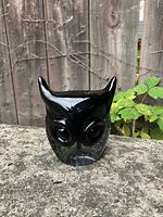Front view of black glass owl paperweight