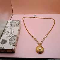 Necklace and box overview