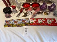 Overview of assorted knick-knacks, coasters, figurines and glass items