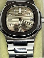 Didun stainless steel wristwatch close-up showing dial and bracelet