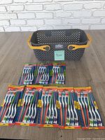 Overview of basket and eight toothbrush packs