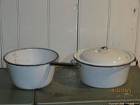 both pots side by side showing size comparison