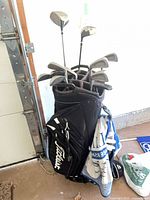 Full view of Titleist bag with clubs