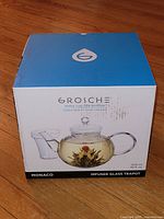 Front of retail box showing Grosche Monaco infuser glass teapot image and capacity details