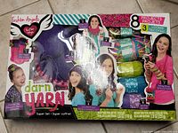 Front of unopened Fashion Angels Darn Yarn Super Set box showing branding, yarn colours and 8 project / 3 loom details