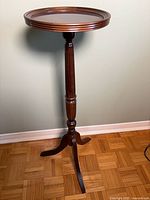 Full view of pedestal table
