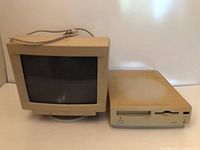 Front view of Apple CRT monitor and Macintosh Performa 6200CD desktop