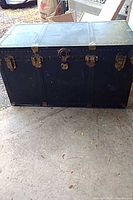 Front view closed trunk showing hardware and wear