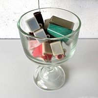 Lot overview in glass showing multiple keychain viewers