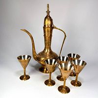 Ewer with six cups frontal view