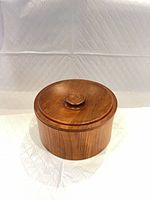 Closed wood bowl with lid