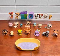 Entire lot showing all animal figures, two pet carriers and pet bed