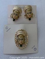 Front view of brooch and earrings on display cards