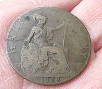 Obverse side of 1919 half penny showing seated Britannia and date