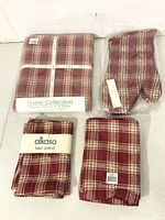 All packaged plaid kitchen linens set