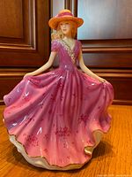 Front view of Royal Doulton Elizabeth HN5571 figurine