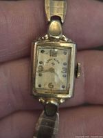 Front view showing dial, brand marking, numerals, hands