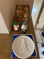 Full lot: four figurines, two shakers, club medallion