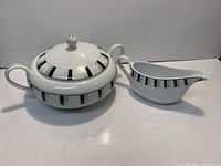 Tureen with lid and gravy boat, front view