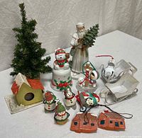 Full lot overview displaying all Christmas décor pieces together