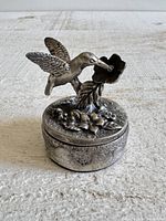 Top view showing hummingbird and flower on lid