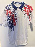 Front view showing graphic, logo, collar