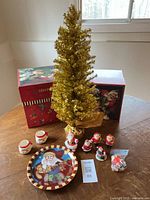Full lot showing tinsel tree, plate, mugs, figurines and boxes