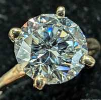 Close-up of the round brilliant lab diamond in four-prong yellow gold setting