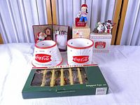 Full lot overview showing diffusers, figurines and lamppost set