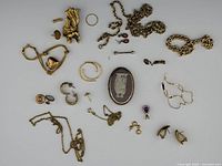 Overview of all gold-tone jewellery pieces laid out