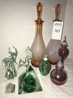 Group shot showing all glass items in lot