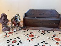 Overview of all items: wood organizer, horse figurine, katana, bust figurine