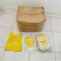 Open carton showing loose gloves, sealed pack and single pair